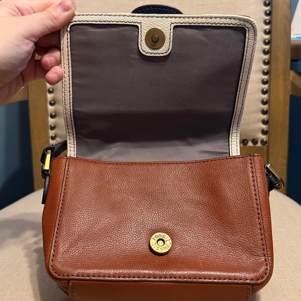 Fossil “Mandy” Small Leather Crossbody Bag - Picture 7 of 16